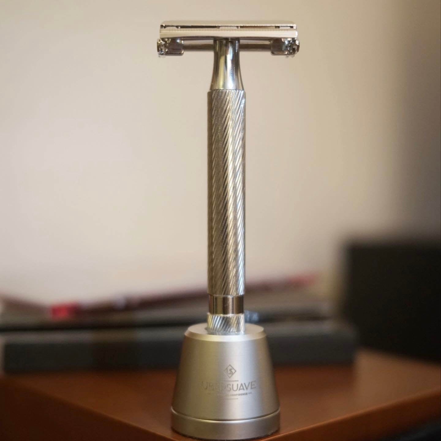 Ubershave Razor Island Stand 直立剃刀座( 銀/ 黑)