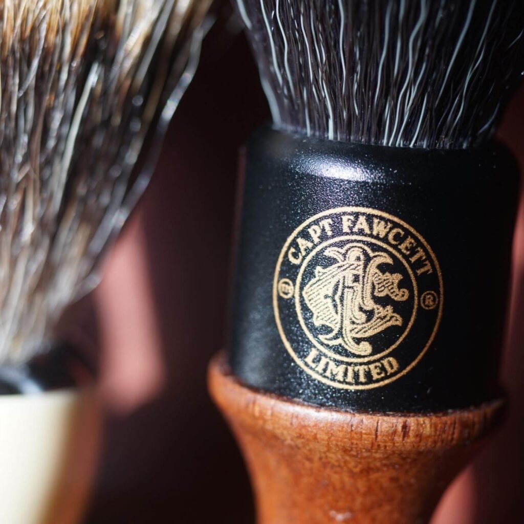 Captain Fawcett Wood Handle Faux Fur Shave Brush 人造纖維(仿獾毛)剃鬚刷
