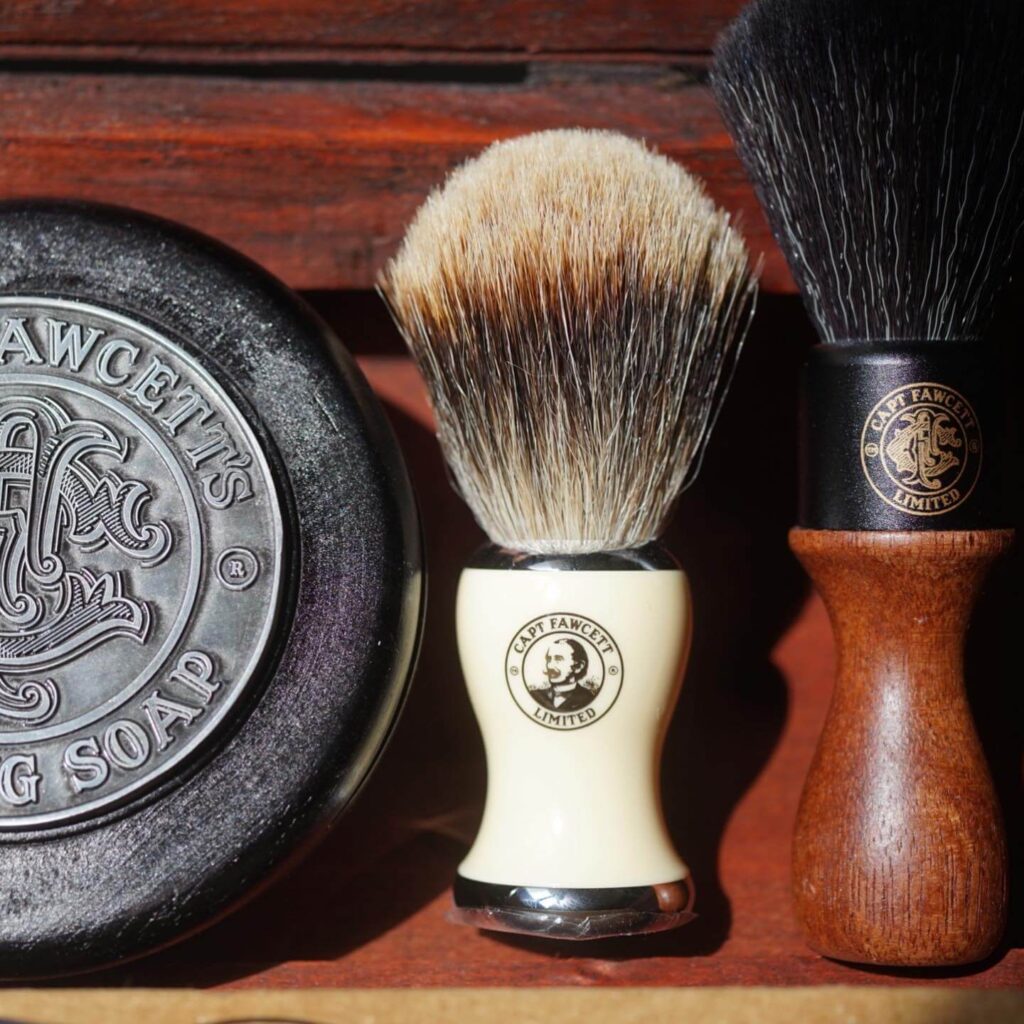 Captain Fawcett Wood Handle Faux Fur Shave Brush 人造纖維(仿獾毛)剃鬚刷